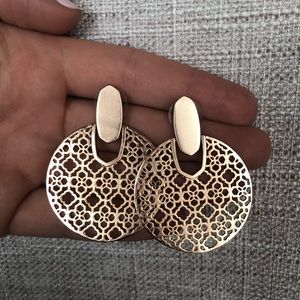 Rose-gold Kendra Scott statement earrings!!